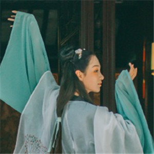 清荷滿(mǎn)塘綠衣小姑娘古風(fēng)頭像，愜意唯美女生頭