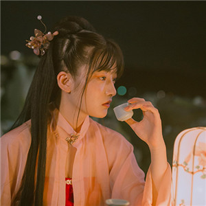 夜色杏粉小依獨(dú)醉酒古風(fēng)頭像，女生古風(fēng)頭像