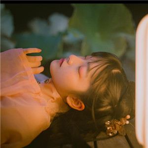 夜色杏粉小依獨(dú)醉酒古風(fēng)頭像，女生古風(fēng)頭像