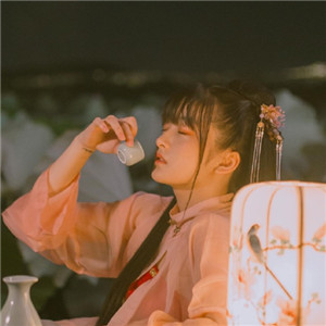夜色杏粉小依獨(dú)醉酒古風(fēng)頭像，女生古風(fēng)頭像