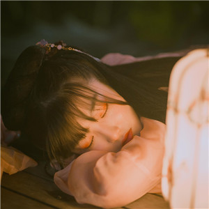 夜色杏粉小依獨(dú)醉酒古風(fēng)頭像，女生古風(fēng)頭像