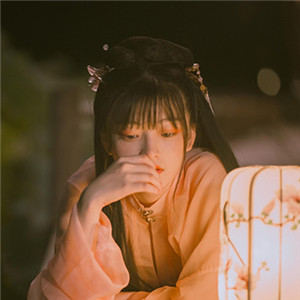 夜色杏粉小依獨醉酒古風頭像，女生古風頭像