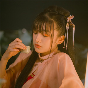 夜色杏粉小依獨醉酒古風頭像，女生古風頭像