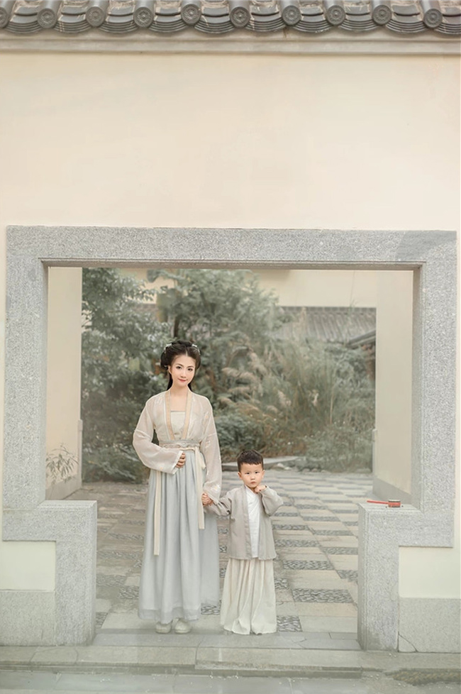 改良復古民族風母子古裝襦裙?jié)h服