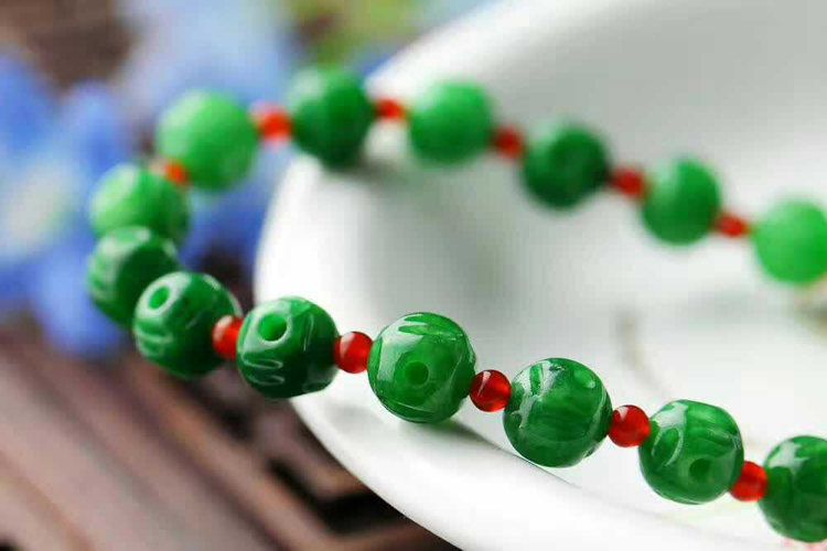 時(shí)尚百搭的天然翡翠干青紅瑪瑙手串