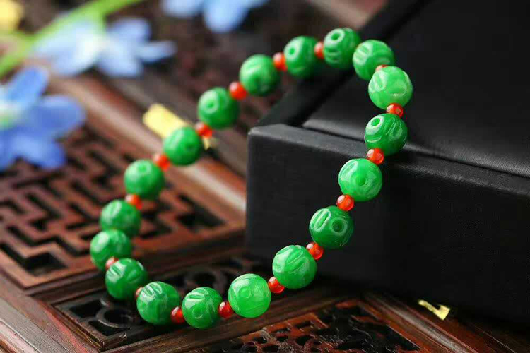 時(shí)尚百搭的天然翡翠干青紅瑪瑙手串