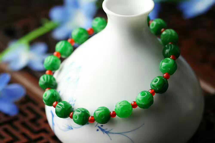 時(shí)尚百搭的天然翡翠干青紅瑪瑙手串