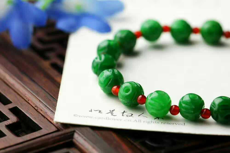 時(shí)尚百搭的天然翡翠干青紅瑪瑙手串