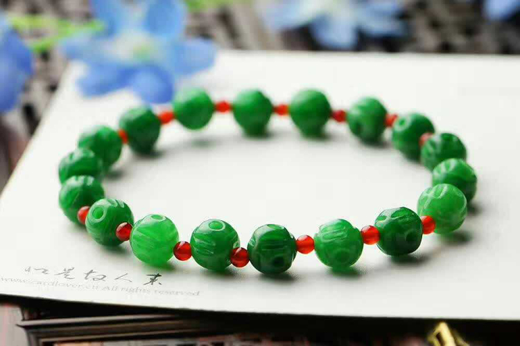 時(shí)尚百搭的天然翡翠干青紅瑪瑙手串