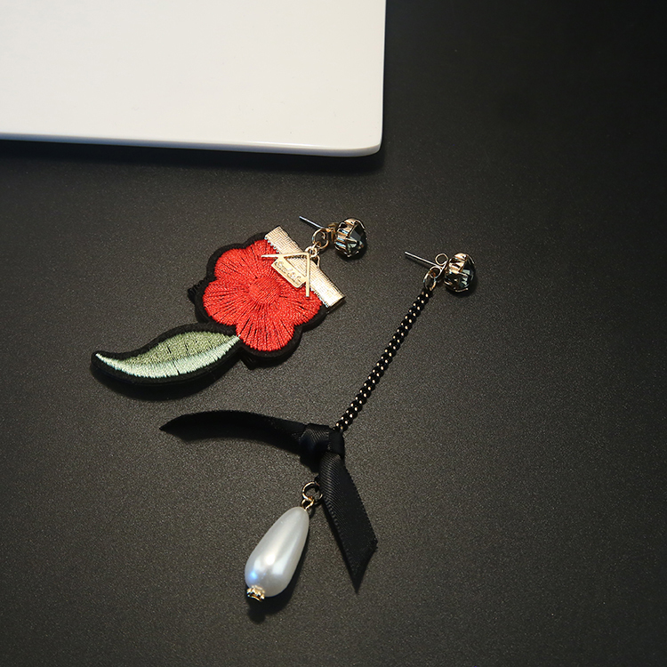 家佳樂文學(xué)時(shí)尚刺繡耳環(huán)不對(duì)稱耳釘長(zhǎng)款珍珠吊墜