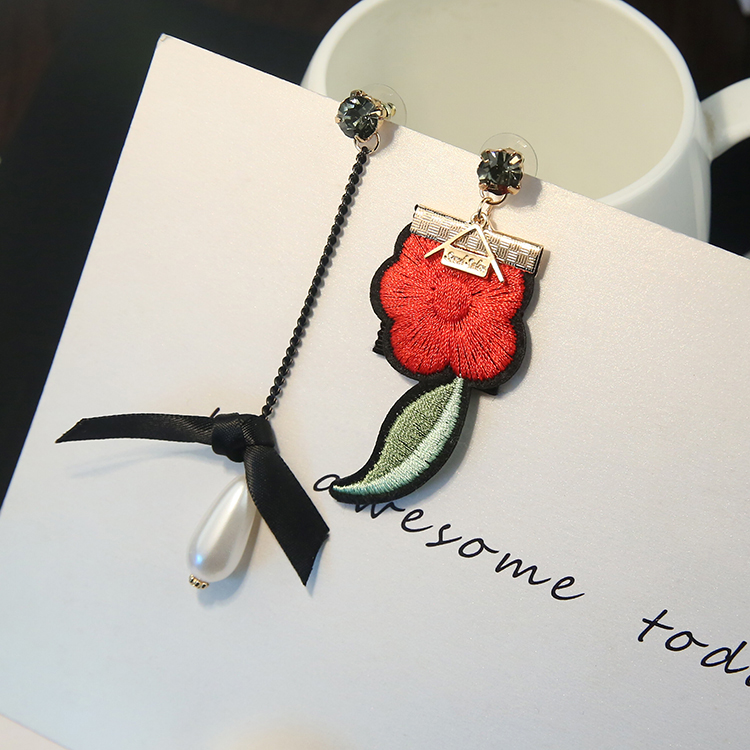 家佳樂文學(xué)時(shí)尚刺繡耳環(huán)不對(duì)稱耳釘長(zhǎng)款珍珠吊墜