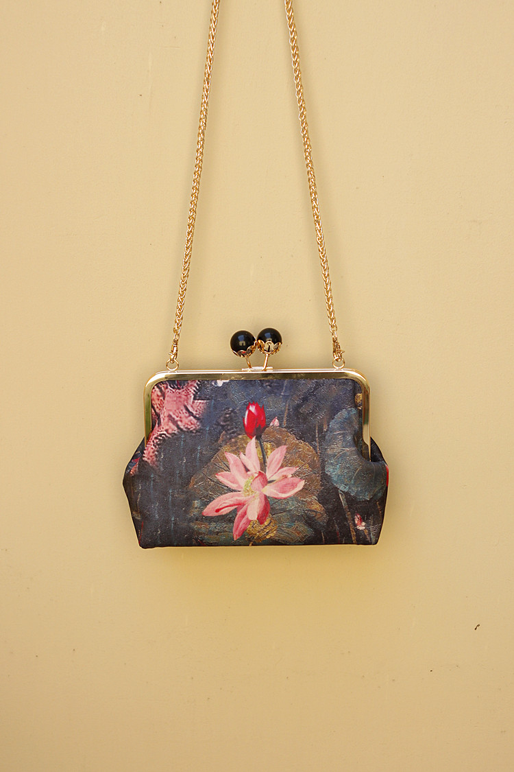 家佳樂(lè)文學(xué)復(fù)古水墨荷花斜挎旗袍手工包