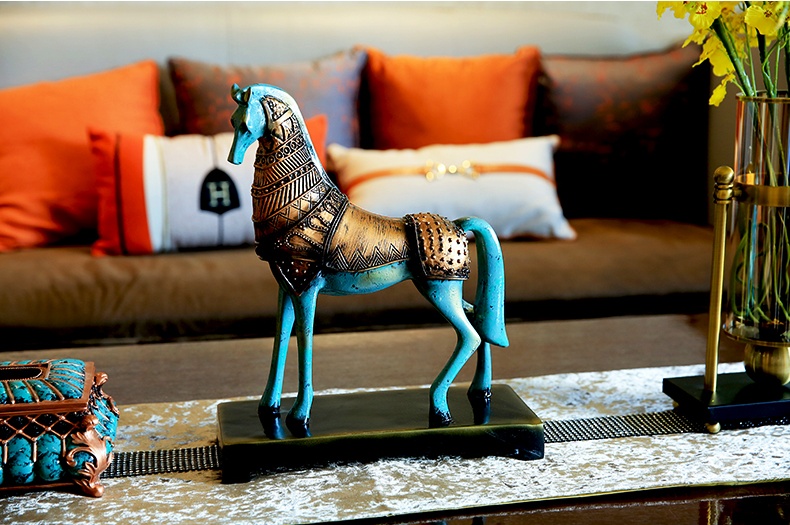 威風(fēng)凜凜，鎧甲鐵騎馬型鐵藝工藝品