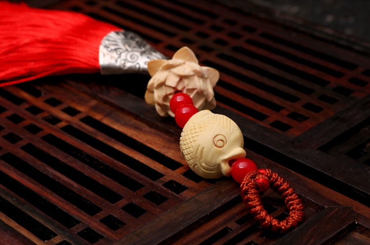 家佳樂文學(xué)流蘇木雕，年年有余細(xì)膩木雕