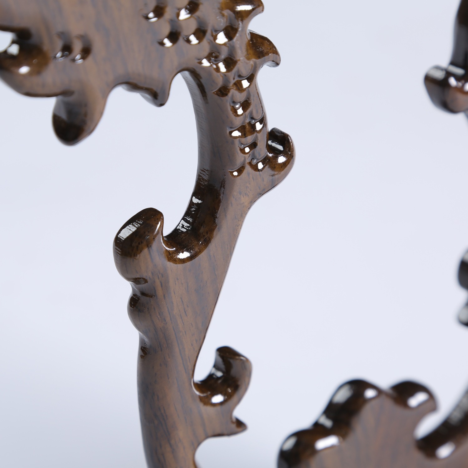 龍頭玉架木雕，細膩精致木雕