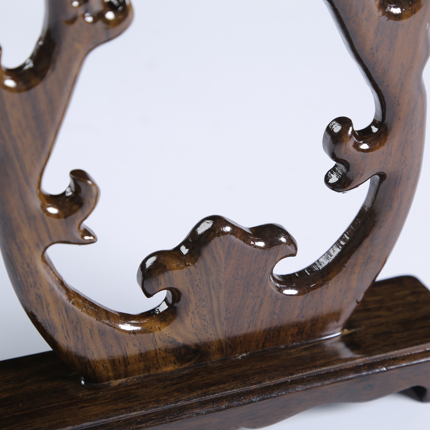 龍頭玉架木雕，細膩精致木雕