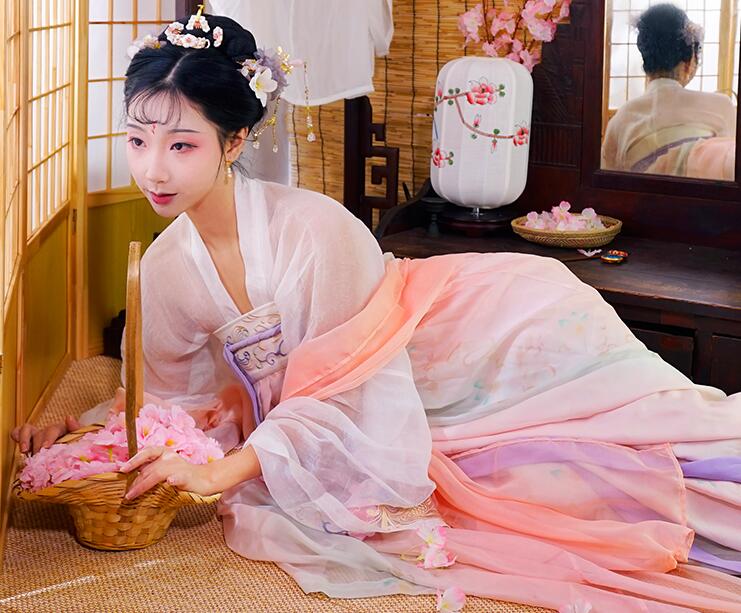 繡花印花齊胸襦裙，原創(chuàng)漢服美女圖片