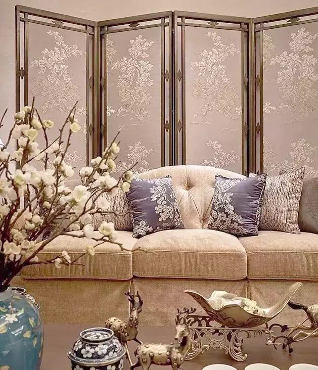 薄薄的屏風(fēng)，隔而不離典雅大方