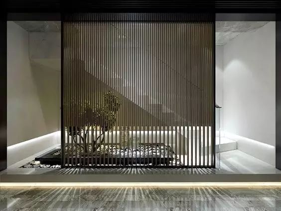 院中的屏風(fēng)如溫婉的女子，恬靜優(yōu)雅