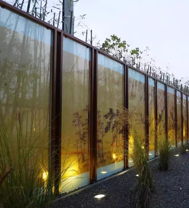 院中的屏風(fēng)如溫婉的女子，恬靜優(yōu)雅