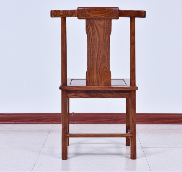 簡(jiǎn)約中式實(shí)木椅子，花梨木雕花官帽椅子