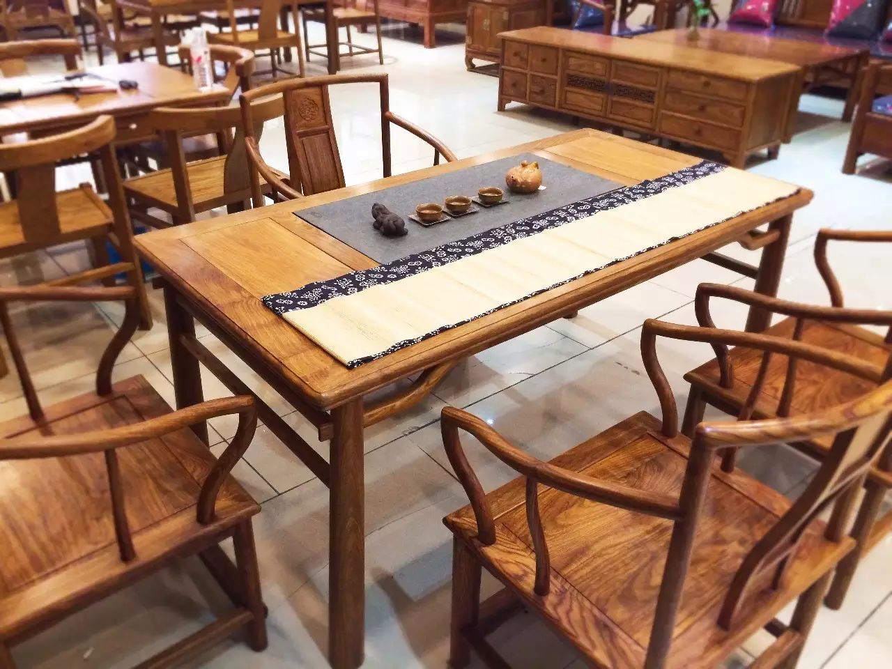 一方茶桌，萬種風(fēng)情!