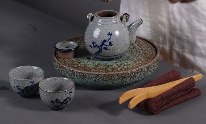 復(fù)古陶瓷一壺兩杯茶具，粗麻繩提梁壺具