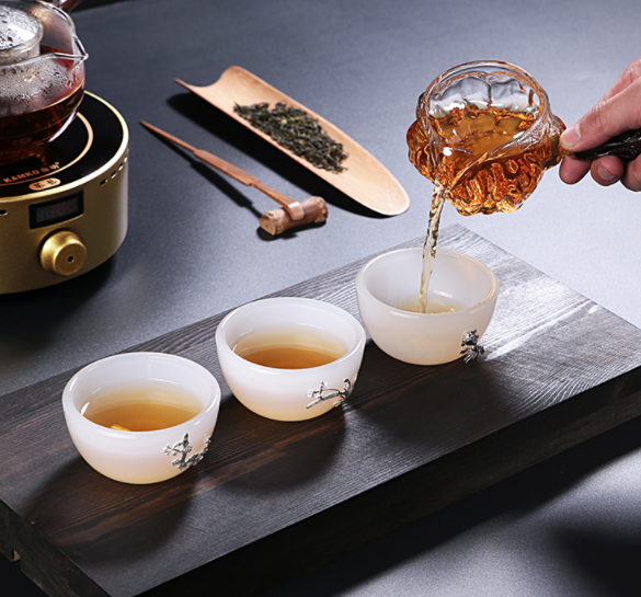 白瓷白玉茶杯，鑲銀功夫茶具