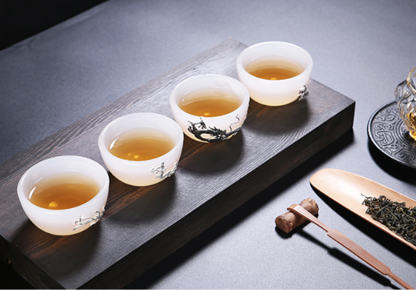 白瓷白玉茶杯，鑲銀功夫茶具