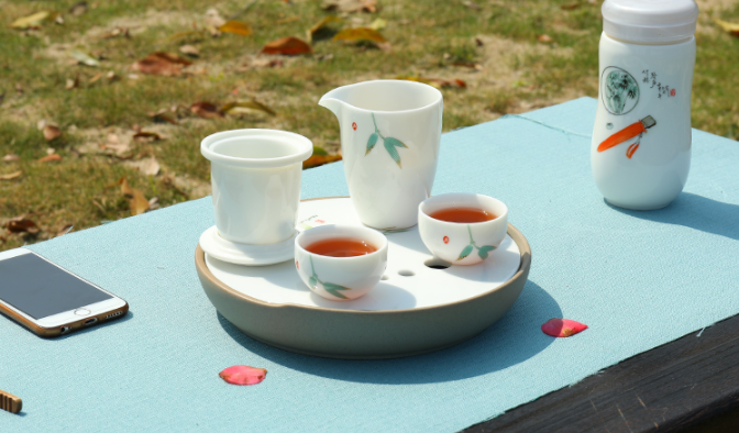 凝脂玉瓷簡(jiǎn)約茶具，一壺兩杯功夫茶具