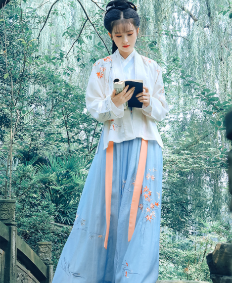 傳統(tǒng)漢服褙子褶裙，宋制繡花楓葉裙