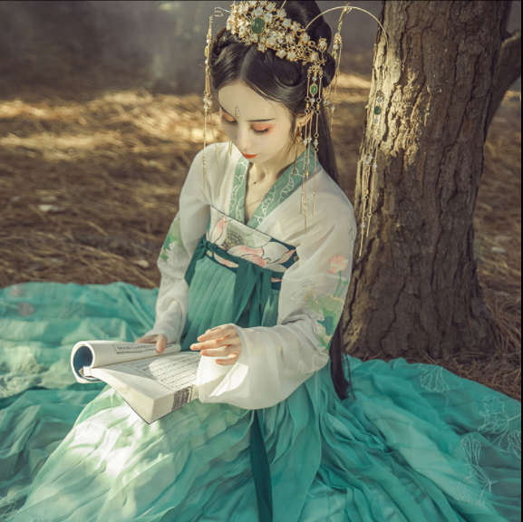 齊胸襦裙?jié)h服，仙女蓮花荷葉刺繡裙