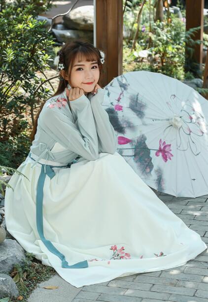 原創(chuàng)漢服清新仙女古裝，荷花刺繡齊胸襦裙