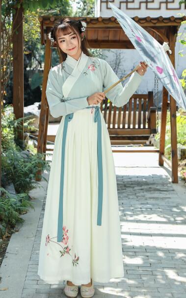 原創(chuàng)漢服清新仙女古裝，荷花刺繡齊胸襦裙