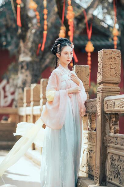 原創(chuàng)繡花齊胸襦裙，仙氣漸變清新漢服