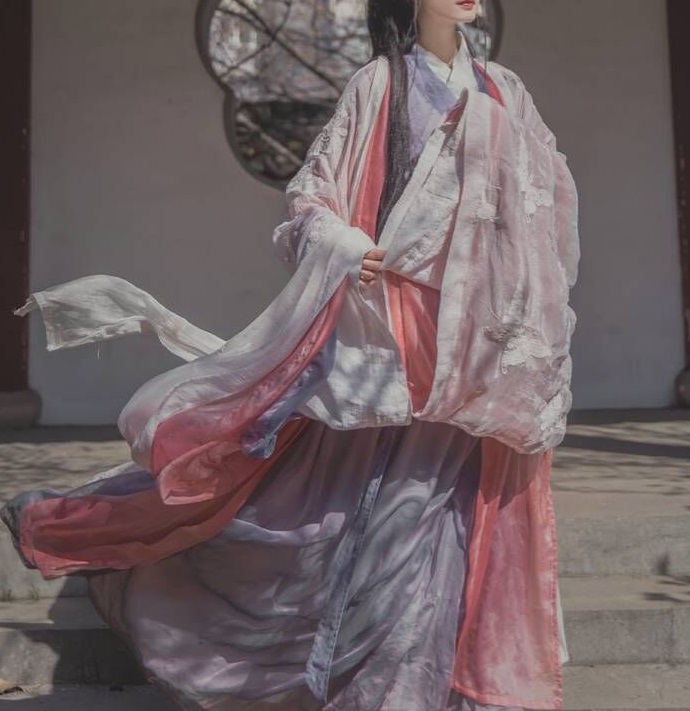 三款魏晉風(fēng)優(yōu)雅漢服，配上清新脫俗的你