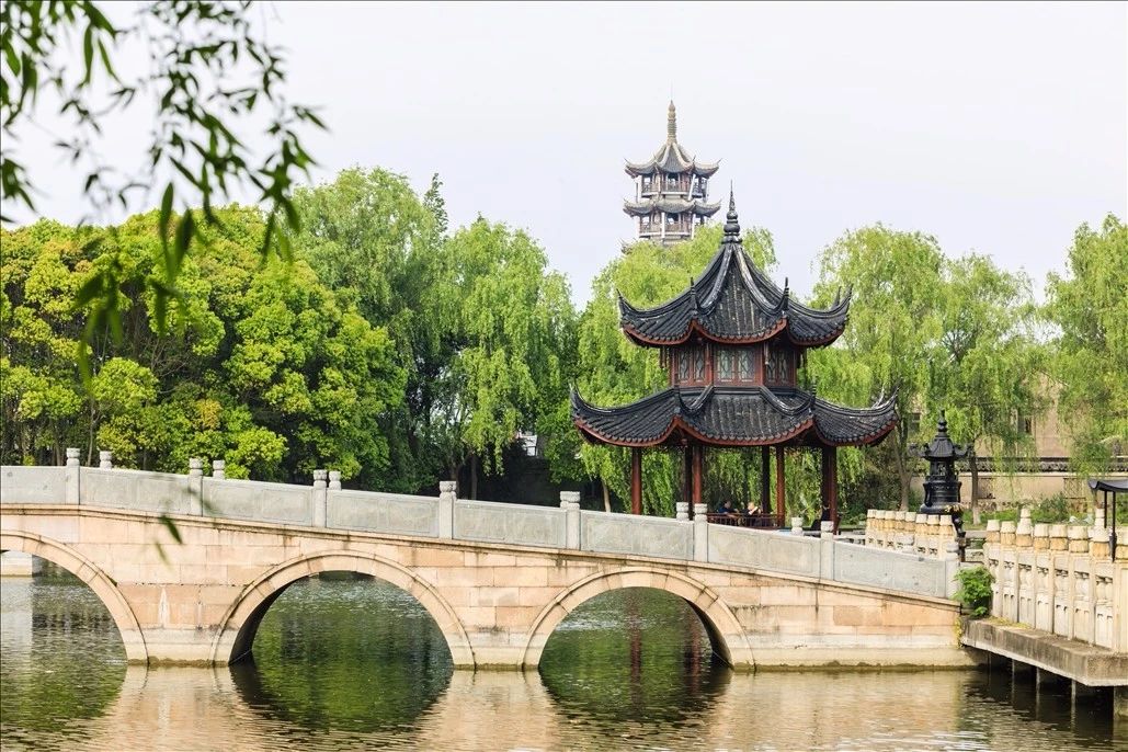 古鎮(zhèn)最美季節(jié)，你就是畫中人