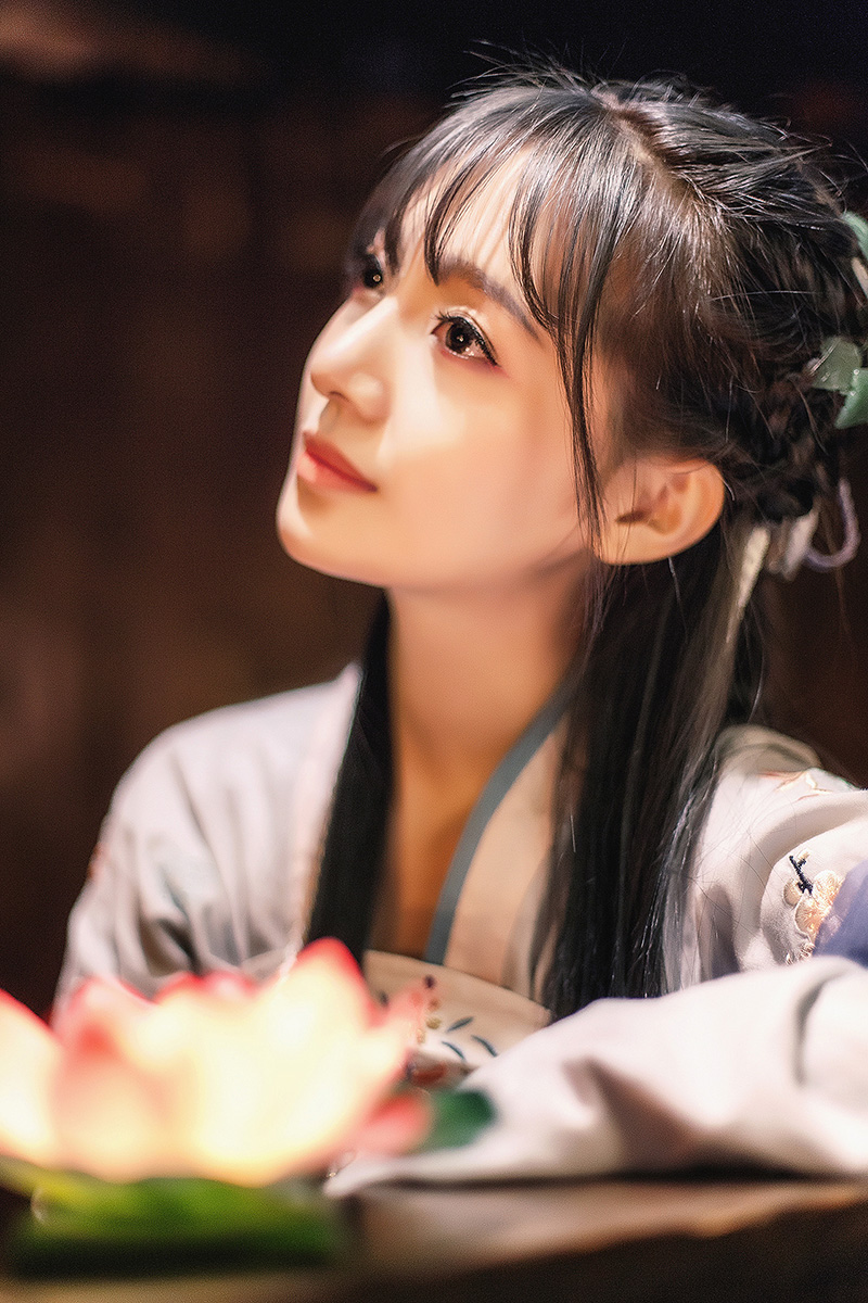 齊胸古風(fēng)繡花裙?jié)h服，清新淡雅漢服圖片