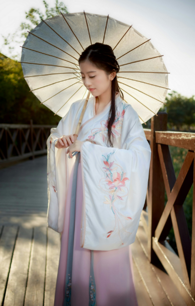 襦裙齊胸古裝漢服，給你帶來優(yōu)雅的美