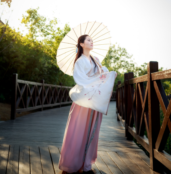 襦裙齊胸古裝漢服，給你帶來優(yōu)雅的美