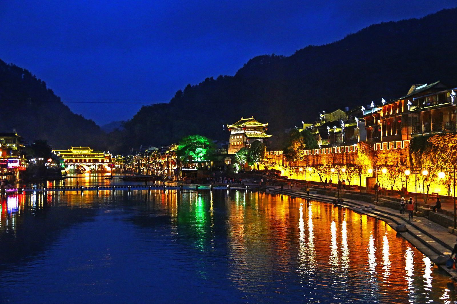 一座古香古色的古鎮(zhèn)，湖南鳳凰古城