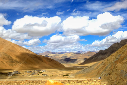 藍(lán)天白云，晴空萬(wàn)里風(fēng)景圖