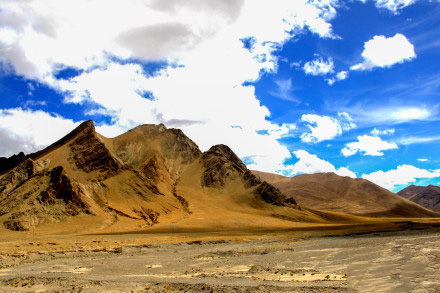 藍(lán)天白云，晴空萬(wàn)里風(fēng)景圖