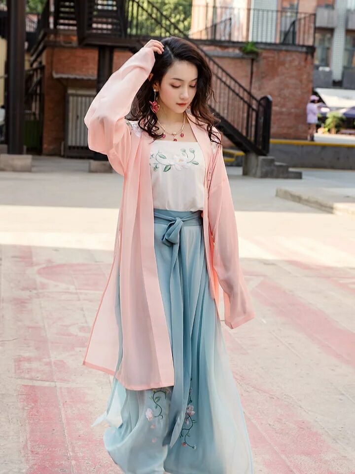 玉簟傳統(tǒng)漢服，家佳樂文學(xué)刺繡古裝圖片