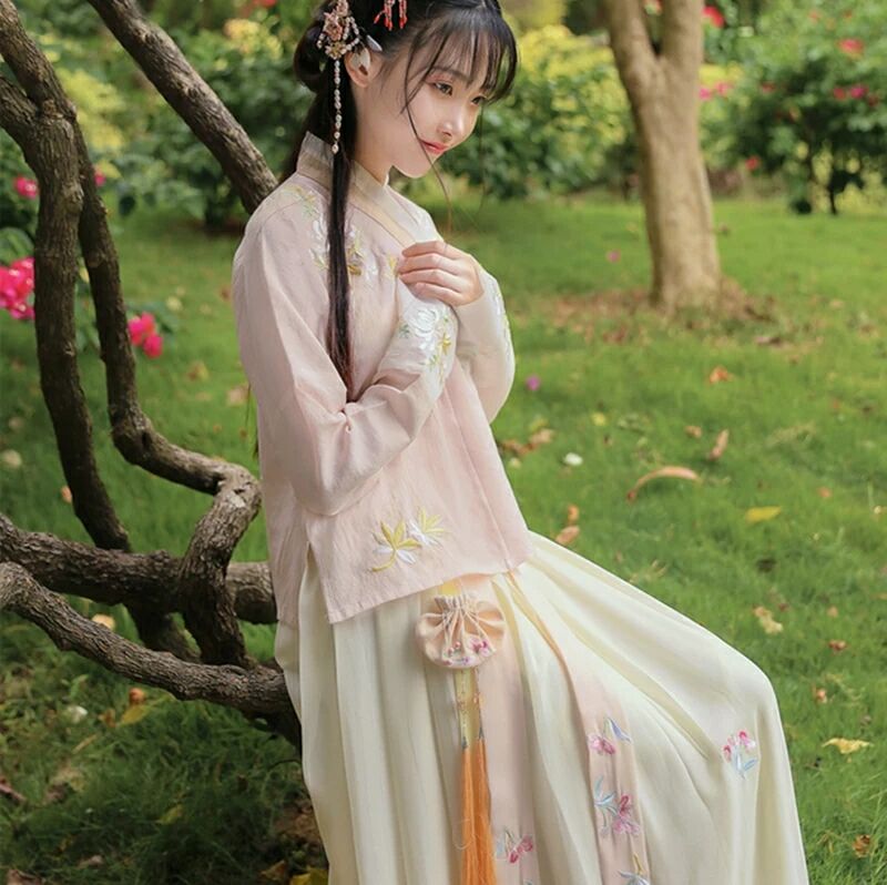 雨縑縑意漢服，清新刺繡襦裙?jié)h服圖片