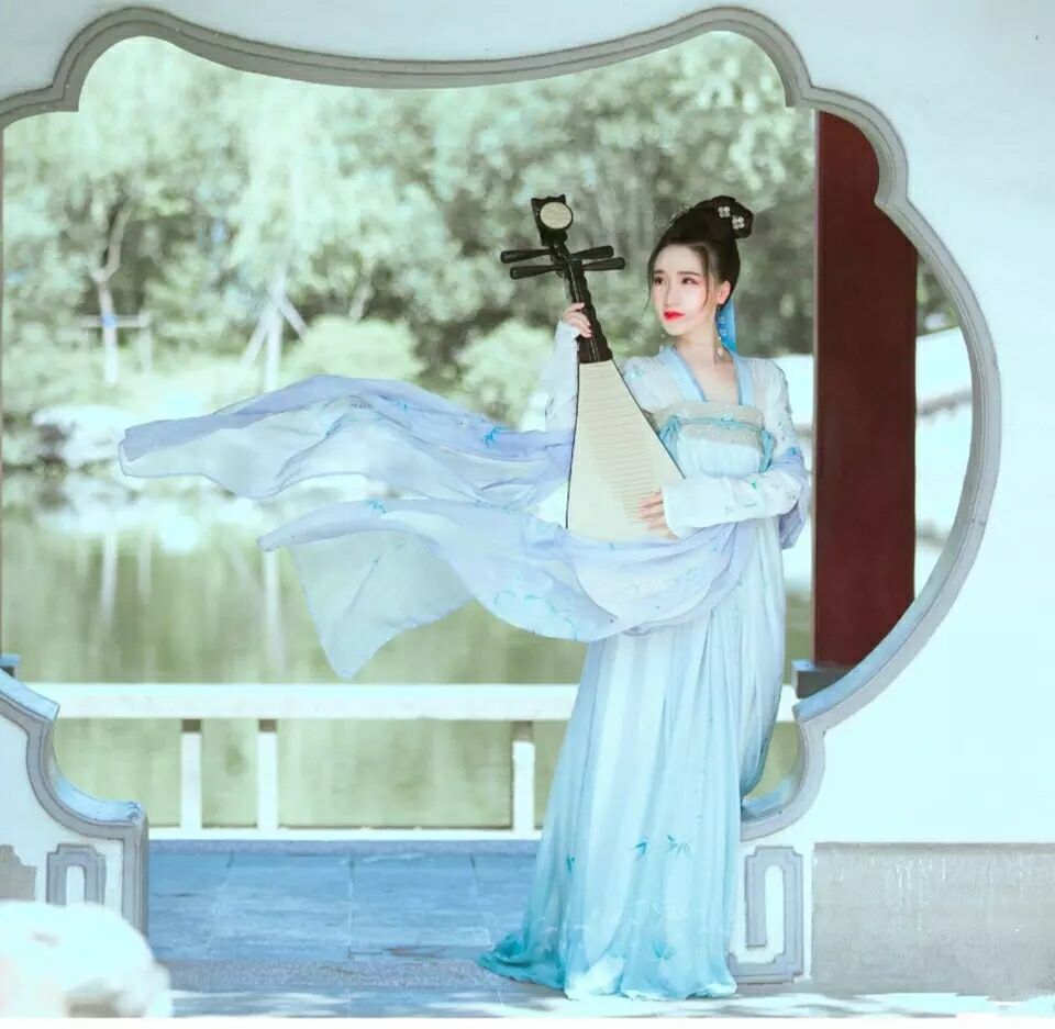 四款清淡平易交領(lǐng)漢服，瀟灑飄逸漢服圖片