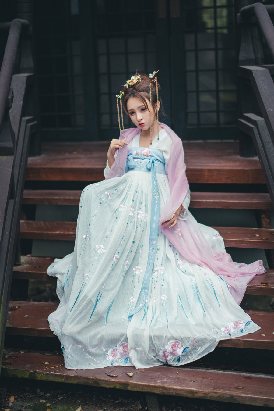 四款大明風(fēng)度的漢服圖片，且看漢服的端莊雅致