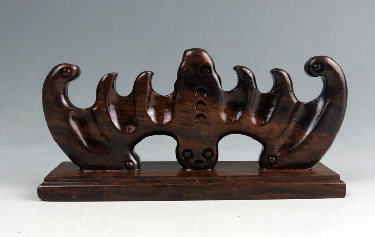 雞翅木精工細(xì)作，大蝙蝠筆架