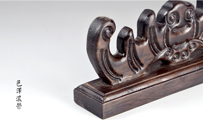 雞翅木精工細(xì)作，大蝙蝠筆架