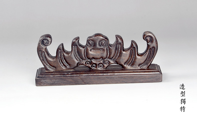 雞翅木精工細(xì)作，大蝙蝠筆架